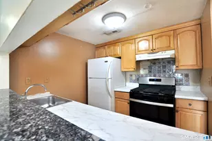 64 Little Oak Ln, Rocky Hill, CT 06067 - Photo 12