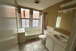 36 Essex St, Hartford, CT 06114 - Photo 16