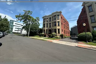 36 Essex St, Hartford, CT 06114 - Photo 2