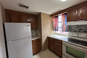 36 Essex St, Hartford, CT 06114 - Photo 12