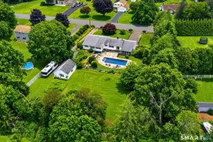 52 Lauderdale Dr, Trumbull, CT 06611 - Photo 4