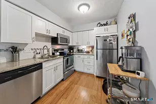 105 Peddlars Dr, Branford, CT 06405 - Photo 4