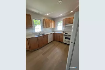 1094 Chase Parkway, Waterbury, CT 06708 - Photo 10