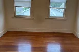 31 Lucy St, Woodbridge, CT 06525 - Photo 2