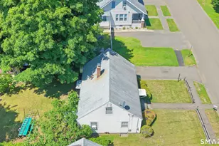 11 Redfield Rd, Fairfield, CT 06824 - Photo 4