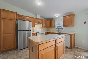 8 Rose Ct, East Windsor, CT 06088 - Photo 4