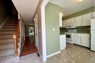 9 Ayreshire Ct, Suffield, CT 06078 - Photo 2