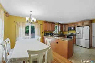53 Quarry Ln, Meriden, CT 06451 - Photo 4