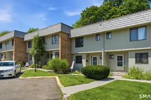 40 Chestnut Ct, Cromwell, CT 06416 - Photo 2