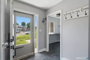 40 Chestnut Ct, Cromwell, CT 06416 - Photo 4