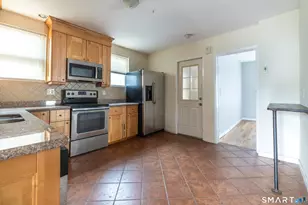 727 Brewster St, Bridgeport, CT 06606 - Photo 4