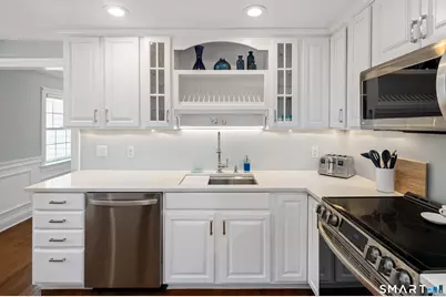 76 Comstock Hill Road, New Canaan, CT 06840 - Photo 14