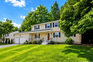 132 Hollyberry Ln, Plainville, CT 06062 - Photo 2