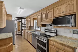 9 W Rd, East Lyme, CT 06357 - Photo 10