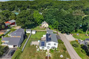 9 W Rd, East Lyme, CT 06357 - Photo 4