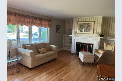 37 Fleetwood Drive, Waterbury, CT 06706 - Photo 2