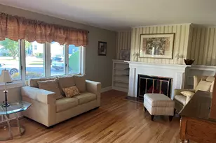 37 Fleetwood Dr, Waterbury, CT 06706 - Photo 2