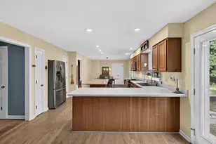 7 Bailey Dr, Guilford, CT 06437 - Photo 4