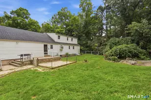16 Ramblewood Dr, Branford, CT 06405 - Photo 4
