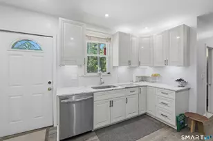 29 Woodland Ave, Bloomfield, CT 06002 - Photo 18