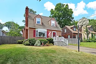 428 Welchs Point Rd, Milford, CT 06460 - Photo 2