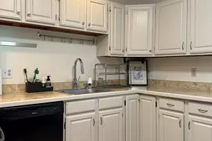 6 Ledgewood Dr, Brookfield, CT 06804 - Photo 8