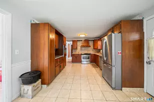 154 Parklawn Dr, Waterbury, CT 06708 - Photo 10