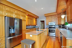 34 Chippenwood Ln, Bristol, CT 06010 - Photo 4