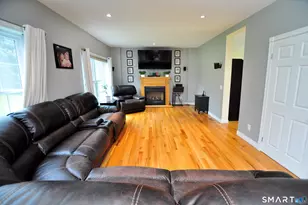 34 Chippenwood Ln, Bristol, CT 06010 - Photo 8