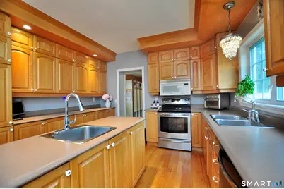 34 Chippenwood Lane, Bristol, CT 06010 - Photo 8