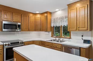 1094 Pleasant St, Southington, CT 06489 - Photo 16