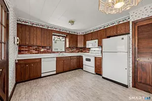 21 Victory Ct, Norwalk, CT 06855 - Photo 8