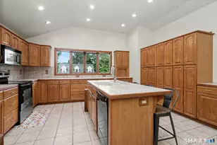 33 Pamlynn Rd, Stamford, CT 06905 - Photo 8