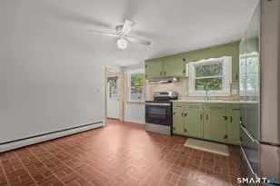 124 Hepworth St, Bristol, CT 06010 - Photo 8