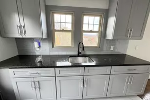 162 High St, Naugatuck, CT 06770 - Photo 2
