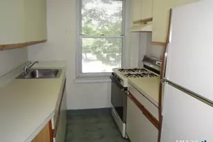 138 Woodside Green, Stamford, CT 06905 - Photo 4