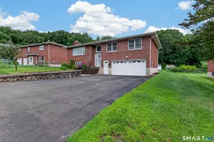 124 Judith Ln, Waterbury, CT 06704 - Photo 2