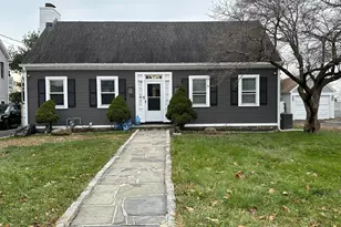 70 Hawthorne St, Bridgeport, CT 06610 - Photo 2