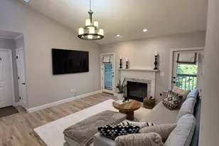 33 Langdon Ct, Berlin, CT 06037 - Photo 2