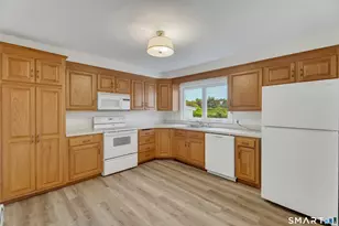 129 Chesterfield Rd, East Lyme, CT 06333 - Photo 16