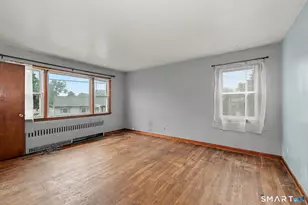 30 Charles St, Stamford, CT 06902 - Photo 4