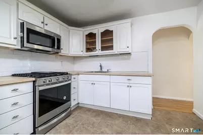 18 Elm Tree Place #2nd floor, Stamford, CT 06906 - Photo 6