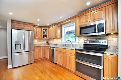 26 Village Road, Simsbury, CT 06070 - Photo 4