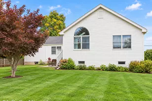 211 Maple Hill Ave, Newington, CT 06111 - Photo 8