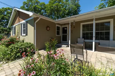8 Glen Circle, North Branford, CT 06471 - Photo 2