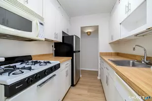 27 Northill St, Stamford, CT 06907 - Photo 12