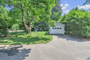 2082 Stratfield Rd, Fairfield, CT 06825 - Photo 2