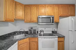 60 Meetinghouse Village, Meriden, CT 06450 - Photo 2