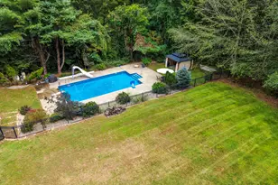 45 Deerfield Dr, Guilford, CT 06437 - Photo 2