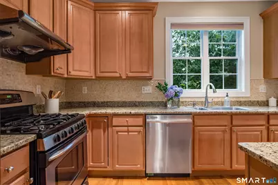 25 Fenwick Drive, Avon, CT 06001 - Photo 6